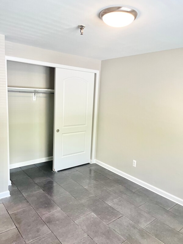 Building Photo - 1005 Parkvale Ct