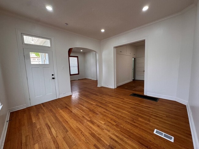 Building Photo - 3 Bedroom Home with 2 Car Garage