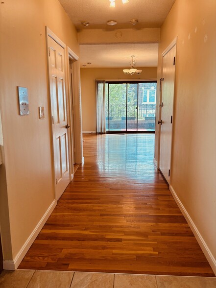 Primary Photo - 317 Summit Ave