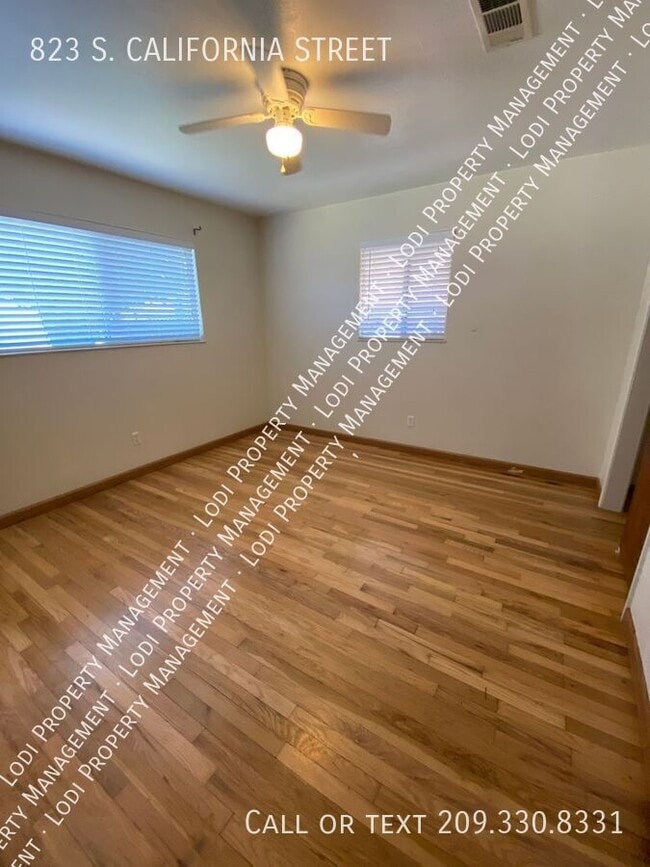 Building Photo - 823 S California St