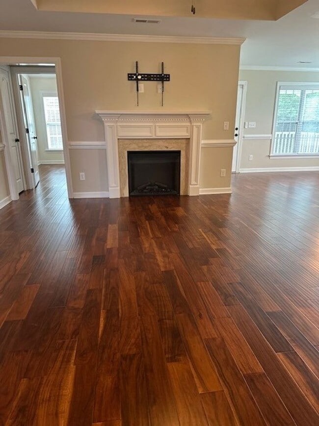 Building Photo - 3 Bed/2 Bath Home with Bonus Room & Screen...