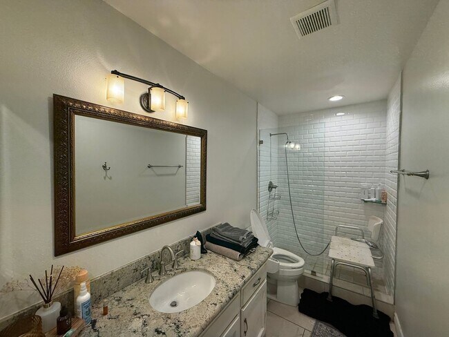 Building Photo - Beautiful 3BD/3BA Townhome in Carlsbad