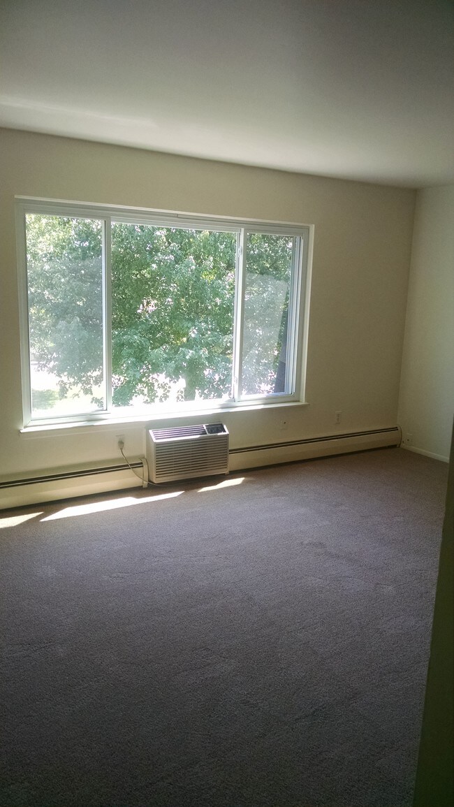 Pinecrest Apartments 380 W Drahner Rd Oxford MI 48371 Apartment Finder