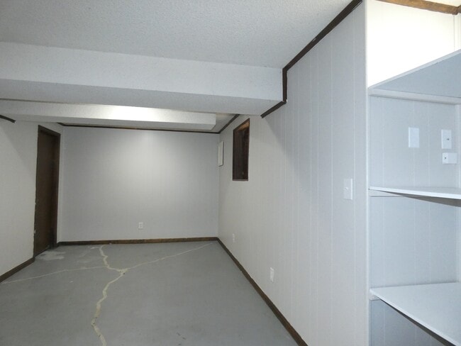 Building Photo - 8502 Orchard St
