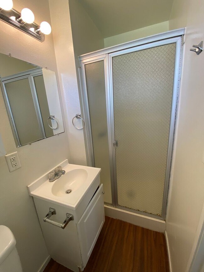 Building Photo - Tulare Home for Rent coming soon!