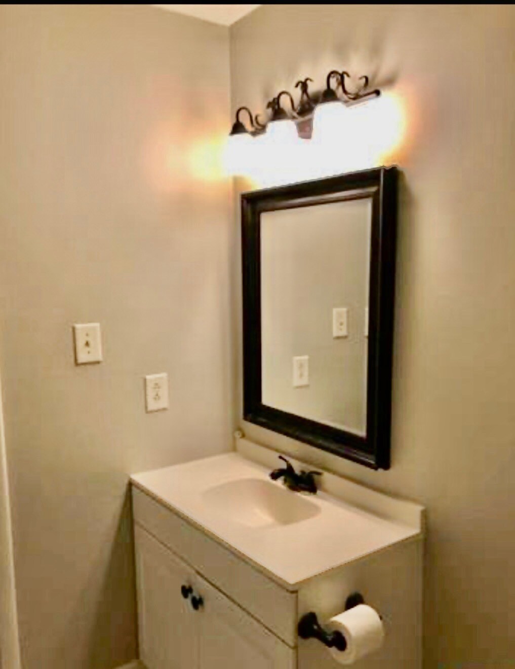 Building Photo - 820 Beacon Pky E