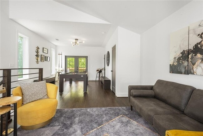 Building Photo - 255 Mathewson Pl SW