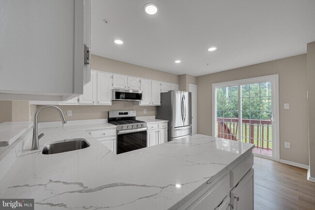 Building Photo - 8101 Chelaberry Ct