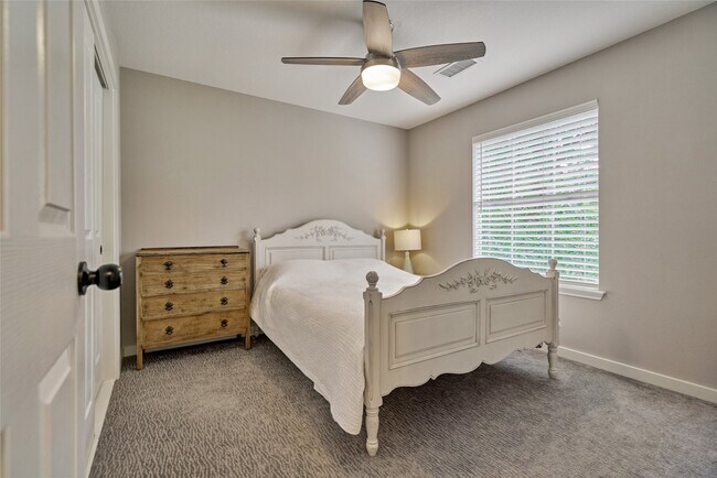 Building Photo - 38 E Gaslight Pl