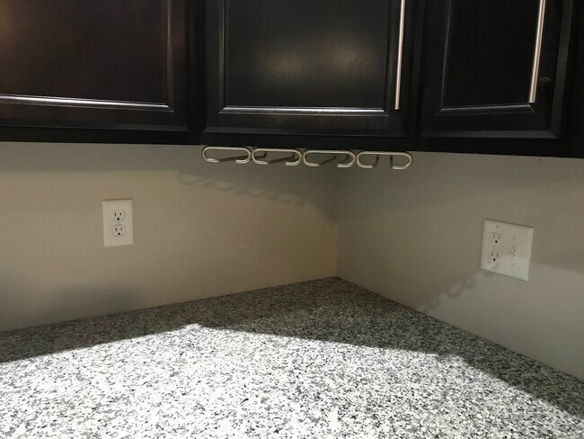 Building Photo - 626 S Main St