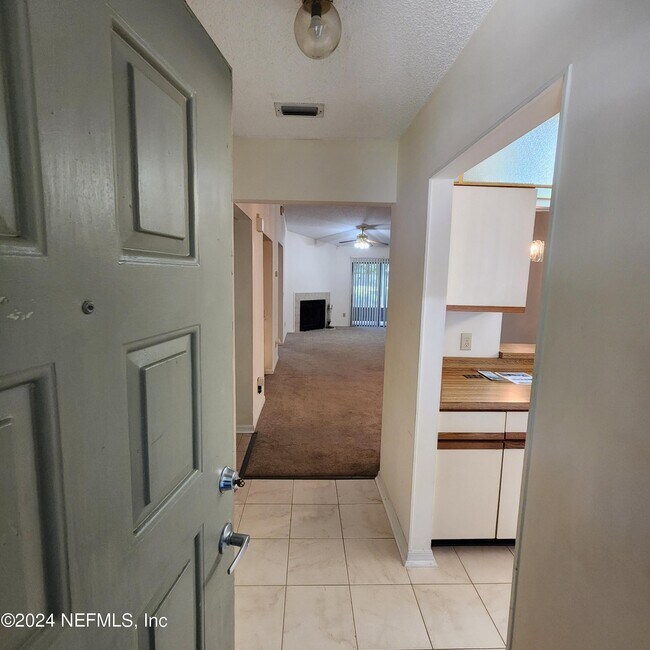 Building Photo - 7623 Baymeadows Cir W