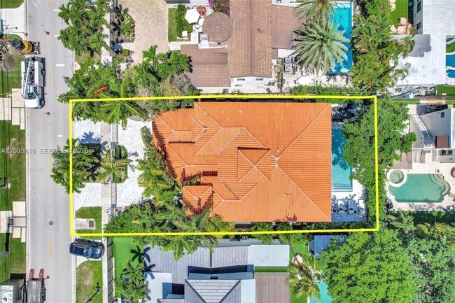 Building Photo - 2143 N Bay Rd