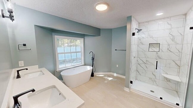 Building Photo - 171 Longwood Dr