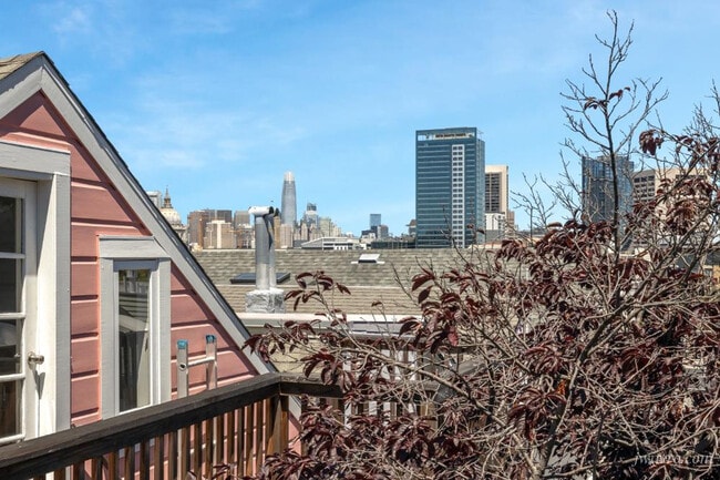 Building Photo - 439 Oak St