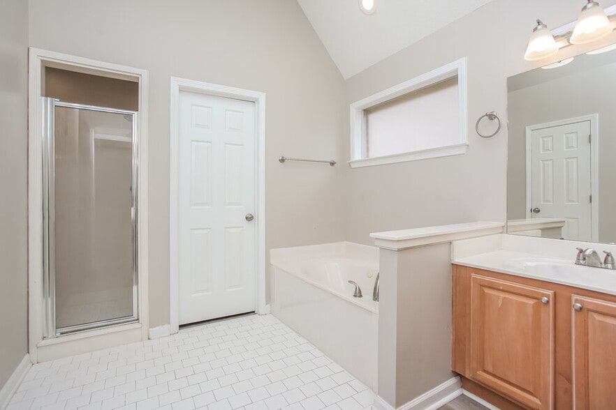 Building Photo - 1390 Bayberry Hill Dr