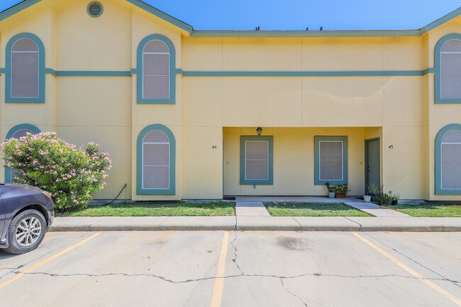 Primary Photo - 1000 Ranchway Dr