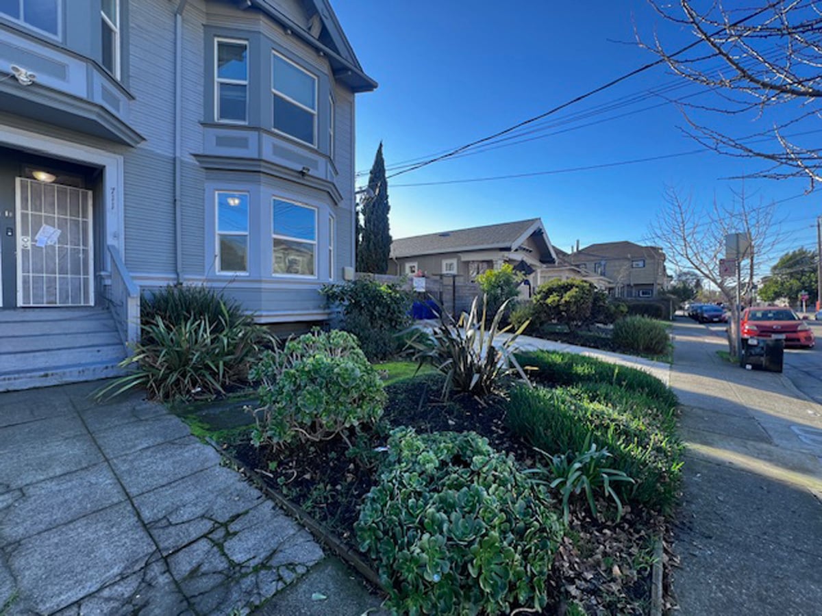 Building Photo - 709 32nd St