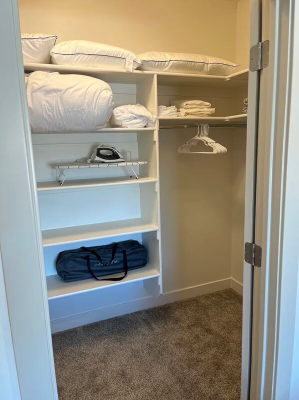 Building Photo - 960 Heritage Dr