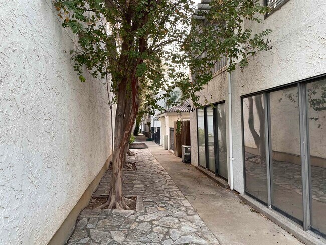 Building Photo - 100 W Village Blvd