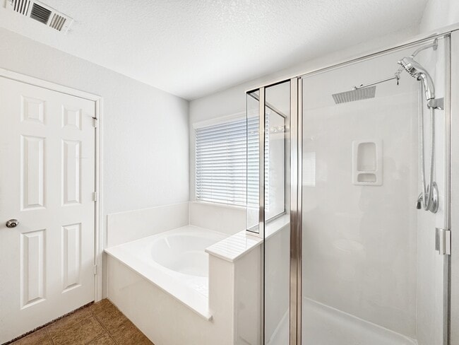 Building Photo - 8139 Ashwood Pointe