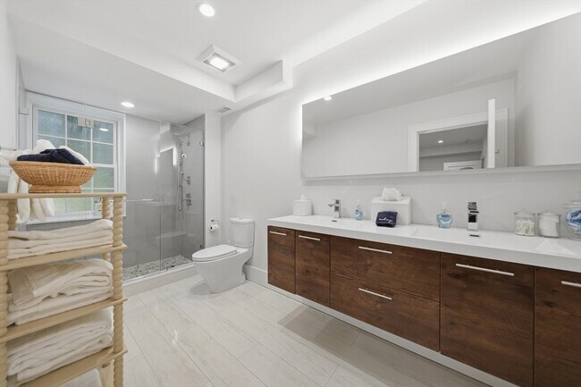 Building Photo - 3 Old Farm Rd