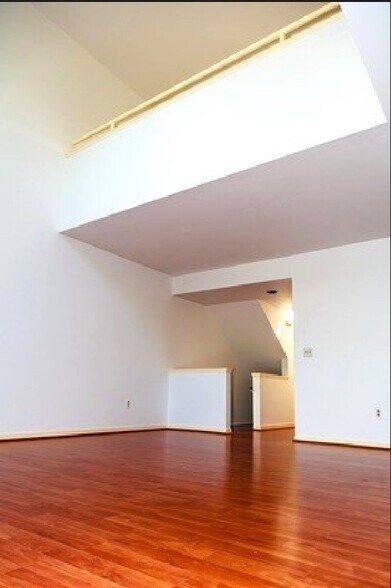 Building Photo - 716 Eton Ct