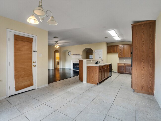 Building Photo - 3823 Beacons Vw