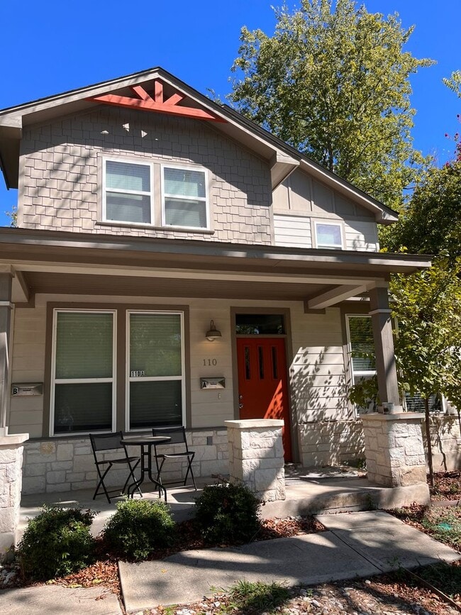 Building Photo - 5 Bed/3 Bath House near Campus