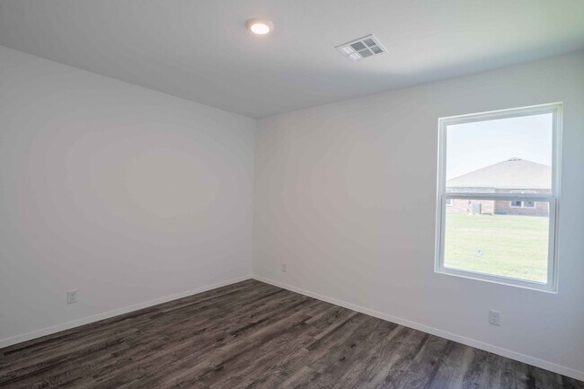 Building Photo - 2922 S 13th Ct