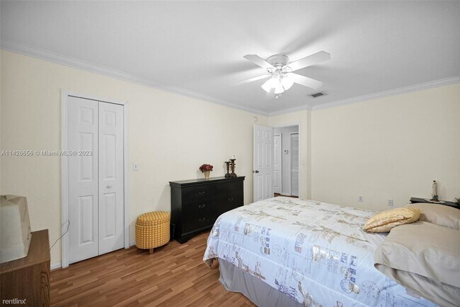 Building Photo - 3 br, 2 bath Townhome - 6768 NW 182nd St A...