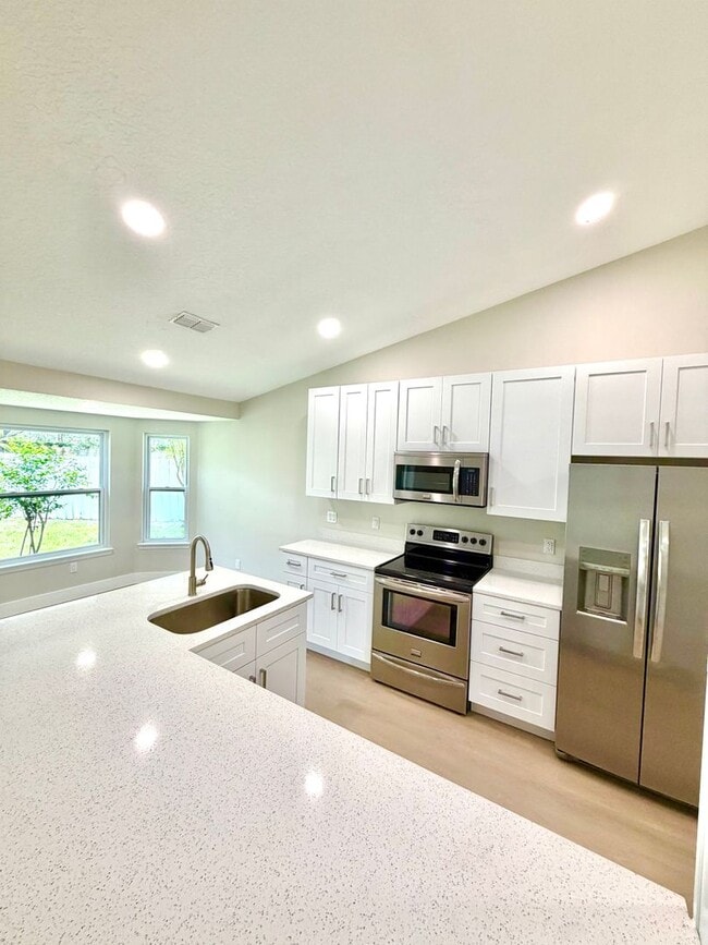 Building Photo - Beautiful Remodeled/Renovated 3/2/2 with Large Screen Porch - near Tuskawilla Rd