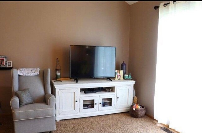 Building Photo - Gorgeous Bellevue Property with 3 bedrooms Coming Soon!!!!!