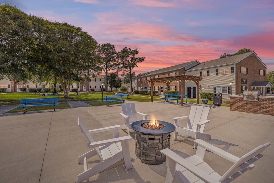 Fire Pit at Cypress Grove in Wilmington, NC - Cypress Grove Apartments