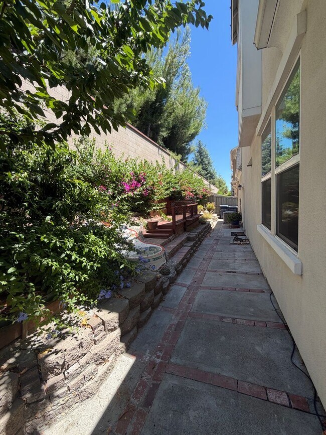Building Photo - 3 bedroom | 2.5 bathroom | McKinley Village Single Family Home