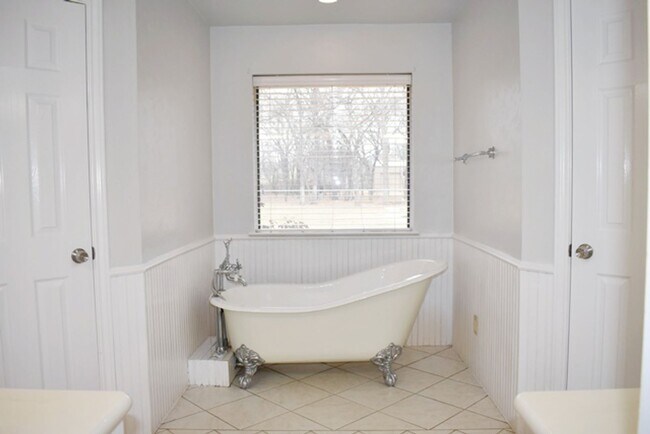 Building Photo - 850 Ginger Ct