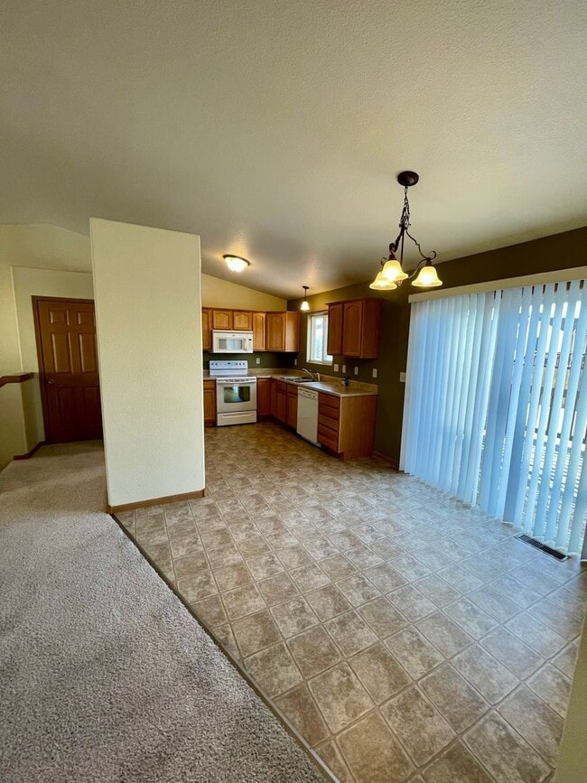 Building Photo - ~Applications Pending~ Beautiful 3 Bedroom, 2 Bathroom Home for Rent