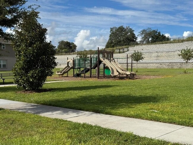 Building Photo - 9448 Westside Hls Dr