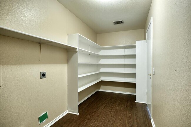 Building Photo - 7537 Redrick Dr
