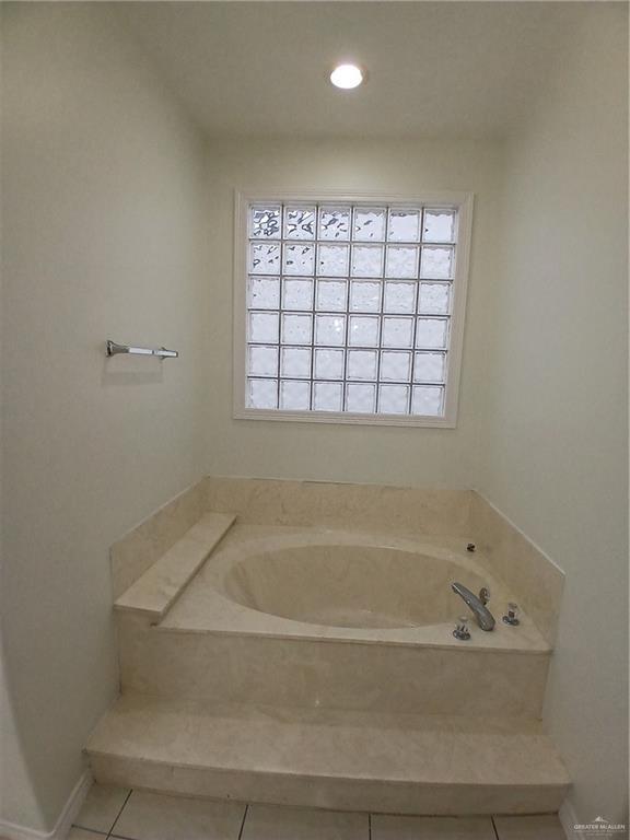 Building Photo - 20 San Jacinto St