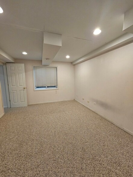 Building Photo - 420 Merry Oaks Rd