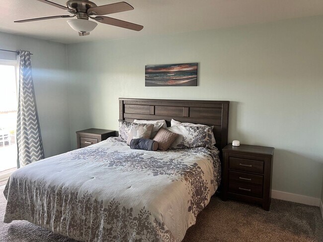 Building Photo - Kamas Cutie