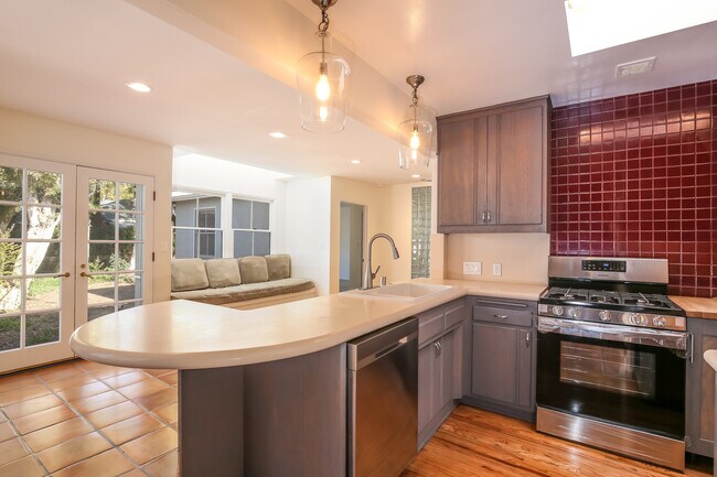 Building Photo - 10821 Cushdon Ave