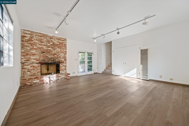 Building Photo - 553 Miner Rd