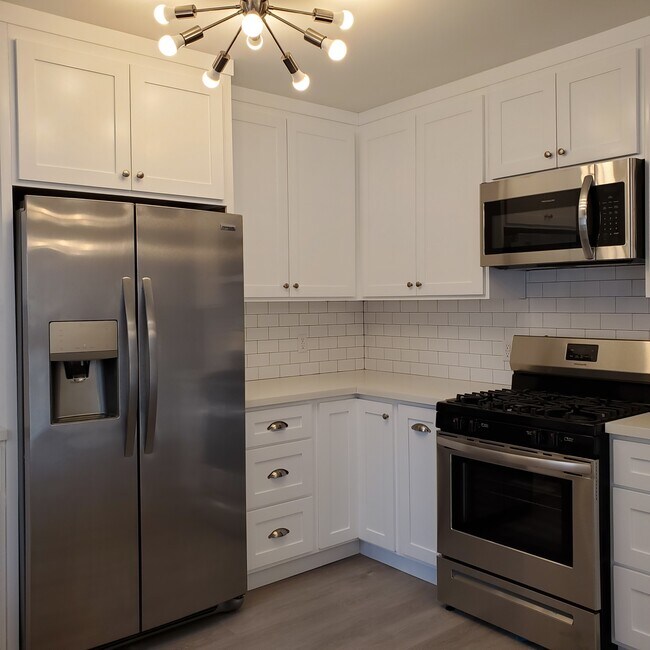 Building Photo - 2005 Ivar Ave