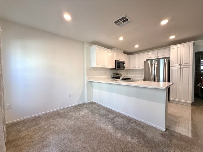 Building Photo - Modern Three Bedroom Townhouse in gated community of El Paseo $2,995.