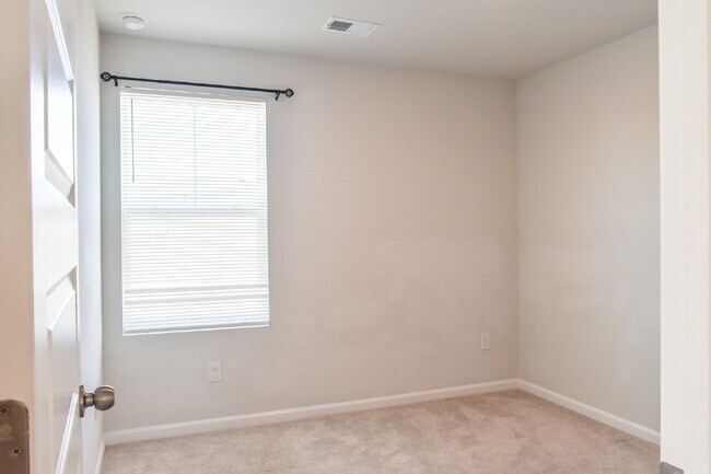 Building Photo - Coastal Living at its finest