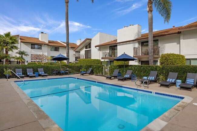 Building Photo - This wonderful East Beach Townhome Awaits!