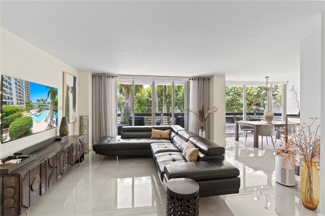 Building Photo - 3600 Mystic Pointe Dr