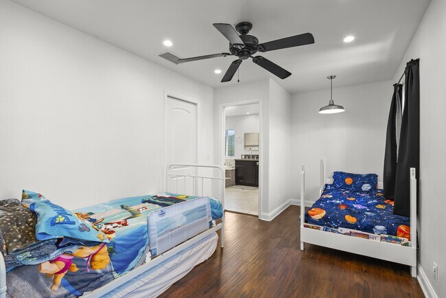 Building Photo - 14625 Flintstone Dr