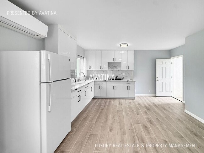 Building Photo - 811 20th Ave